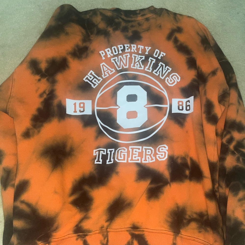 Stranger Things crew neck sweatshirt, size L, never worn